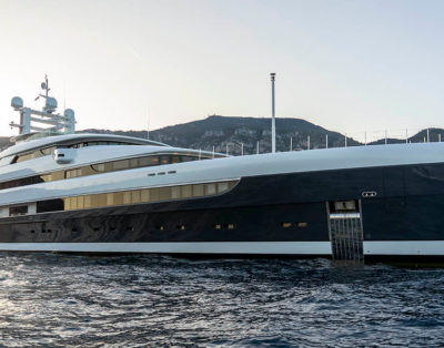 Weisse Yacht